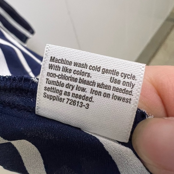 𝅺NWT A.n.a. A new Approach Long Sleeve Navy Striped Blouse - Picture 4 of 4